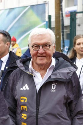 FOTO IPP MIPA MILANO 7 2 2026 NELLA FOTO : VILLAGGIO OLIMPICO, FRANK WALTER STEINMEIER PRESIDENTE FEDERALE DELLA GERMANIA CON LA GIACCA DELLA NAZIONALE Italy Photo Press - World Copyright MILANO italy ITALY ITALY  Copyright: xR4924_italyphotopressx