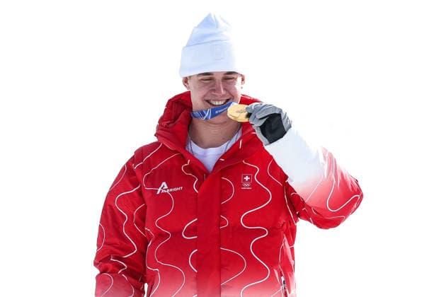 Franjo von Allmen (SUI) shows the golden medal after winning the race at the end of the Olympic Winter games, Winterspiele,Spiele, Summer games Milano-Cortina 2026, Alpine Skiing Men s Downhill on February 07, 2026 at Stelvio Ski Centre in Bormio, Italy  Copyright: xSergioxBisi IPAxSportx xipa-agency.netx xx IPA_71065116 IPA_Agency_IPA71065116