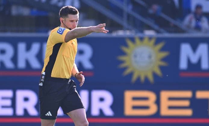 07 02 2026 Soccer Season 2025 2026 2 Soccer Bundesliga 21 Matchday SC Paderborn 07 SCP 1 FC Nürnberg FCN Club Sportfoto Zink xwoxzix DFL regulations prohibit any use of photographs as image sequences and or quasi video only for editorial use Eric Weisbach Referee decides after video evidence VAR on penalty kick penalty kick for SCP