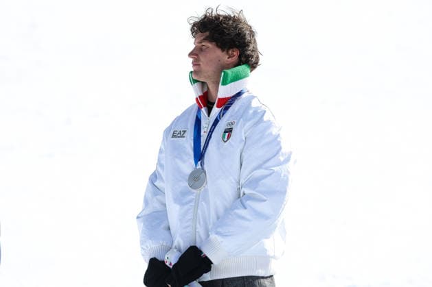 Giovanni Franzoni (ITA) shows the silver medal after getting the second place at the end of the Olympic Winter games, Winterspiele,Spiele, Summer games Milano-Cortina 2026, Alpine Skiing Men s Downhill on February 07, 2026 at Stelvio Ski Centre in Bormio, Italy  Copyright: xSergioxBisi IPAxSportx xipa-agency.netx xx IPA_71065211 IPA_Agency_IPA71065211