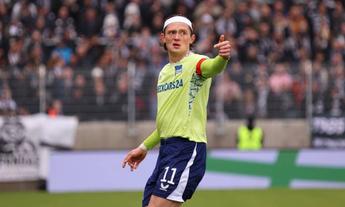 07 02 2026, Football, Men, 2 Bundesliga, Season 2025 2026, SV 07 Elversberg Hertha BSC Berlin, Fabian Reese Hertha BSC Berlin gestures, gives instructions Elversberg Ursapharm Arena an der Kaiserlinde Saarland Germany DEU Copyright: xFabianxKleerx