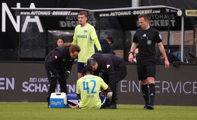 07 02 2026, Football, Men, 2 Bundesliga, Season 2025 2026, SV 07 Elversberg Hertha BSC Berlin, Deyovaisio Zeefuik Hertha BSC Berlin injured Elversberg Ursapharm Arena an der Kaiserlinde Saarland Germany DEU Copyright: xFabianxKleerx