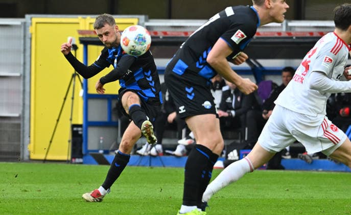 07 02 2026 Soccer Season 2025 2026 2 Soccer Bundesliga 21 Matchday SC Paderborn 07 SCP 1 FC Nuremberg FCN Club Sportfoto Zink xwoxzix DFL regulations prohibit any use of photographs as image sequences and or quasi video only for editorial use Sebastian Klaas 26, SC Paderborn 07 Chance Torchance