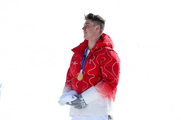 Franjo von Allmen (SUI) shows the golden medal after winning the race at the end of the Olympic Winter games, Winterspiele,Spiele, Summer games Milano-Cortina 2026, Alpine Skiing Men s Downhill on February 07, 2026 at Stelvio Ski Centre in Bormio, Italy  Copyright: xSergioxBisi IPAxSportx xipa-agency.netx xx IPA_71065309 IPA_Agency_IPA71065309