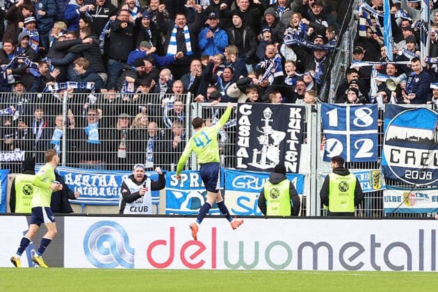 07 02 2026, xrekx, Fußball 2 Bundesliga, SV Elversberg Hertha BSC Berlin v l Torjubel nach dem Tor zum celebrating the goal celebrate 0 1 durch Pascal Klemens Hertha BSC DFL DFB REGULATIONS PROHIBIT ANY USE OF PHOTOGRAPHS as IMAGE SEQUENCES and or QUASI VIDEO Elversberg