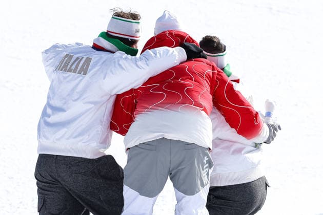 Franjo von Allmen (SUI), Giovanni Franzoni (ITA) and Dominik Paris (ITA) doing a selfie at the end of the Olympic Winter games, Winterspiele,Spiele, Summer games Milano-Cortina 2026, Alpine Skiing Men s Downhill on February 07, 2026 at Stelvio Ski Centre in Bormio, Italy  Copyright: xSergioxBisi IPAxSportx xipa-agency.netx xx IPA_71065540 IPA_Agency_IPA71065540