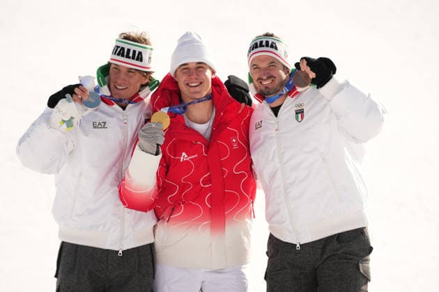(260207) -- BORMIO, Feb. 7, 2026 -- Gold medalist Franjo von Allmen (C) of Switzerland, silver medalist Giovanni Franzoni (L) of Italy and bronze medalist Dominik Paris of Italy pose for photos during the awarding ceremony for the alpine skiing men s downhill of the Milan-Cortina 2026 Olympic Winter games, Winterspiele,Spiele, Summer games in Bormio, Italy, Feb. 7, 2026. ) (MICO2026)ITALY-BORMIO-OLYMPIC WINTER GAMES-ALPINE SKIING-MEN S DOWNHILL YanxLinyun 