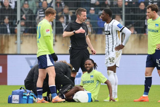 07 02 2025, Football, Men, 2 Bundesliga, Season 2025 2026, SV 07 Elversberg Hertha BSC Berlin, Deyovaisio Zeefuik Hertha BSC Berlin injured Elversberg Ursapharm Arena an der Kaiserlinde Saarland Germany DEU Copyright: xFabianxKleerx