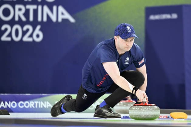(260207) -- CORTINA D AMPEZZO, Feb. 7, 2026 -- Bruce Mouat of Britain competes during the curling mixed doubles round robin session 7 match between Britain and Canada of the 2026 Milan-Cortina Winter Olympics in Cortina D Ampezzo, Italy, Feb. 7, 2026. ) (MICO2026)ITALY-CORTINA D AMPEZZO-OLYMPIC Winter games, Winterspiele,Spiele, Summer games CURLING-MIXED DOUBLES-ROUND ROBIN LianxYi 