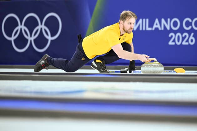 (260207) -- CORTINA D AMPEZZO, Feb. 7, 2026 -- Rasmus Wranaa of Sweden competes during the curling mixed doubles round robin session 7 match between Switzerland and Sweden of the 2026 Milan-Cortina Winter Olympics in Cortina D Ampezzo, Italy, Feb. 7, 2026. ) (MICO2026)ITALY-CORTINA D AMPEZZO-OLYMPIC Winter games, Winterspiele,Spiele, Summer games CURLING-MIXED DOUBLES-ROUND ROBIN LianxYi 