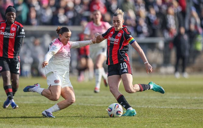 GER, Frankfurt, Eintracht Frankfurt vs Bayer 04 Leverkusen, Google Pixel Bundesliga, Football, DFB, Season 2024 2026, Stadion am Bretanobad, 17 Matchday in picture v l Estrella Merino Gonzalez Bayer Leverkusen 10 , Laura Freigang Eintracht Frankfurt Frauen 10 , Zweikampf DFB DFL REGULATIONS PROHIBIT ANY USE OF PHOTOGRAPHS AS IMAGE SEQUENCES AND OR QUASI VIDEO, 07 02 2026 Copyright: HMBxMedia HendrikxHamelau