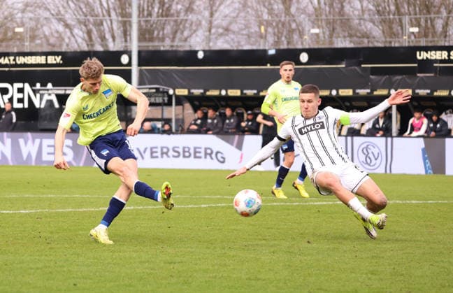 07 02 2026, Football, Men, 2 Bundesliga, Season 2025 2026, SV 07 Elversberg Hertha BSC Berlin, Luca Schuler Hertha BSC Berlin scores the goal to 0 2, Goal shot to 0 2, Lukas Pinckert SV 07 Elversberg Elversberg Ursapharm Arena an der Kaiserlinde Saarland Germany DEU Copyright: xFabianxKleerx