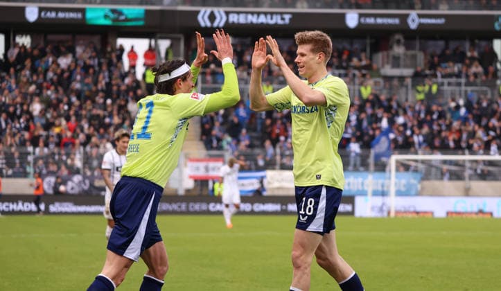07 02 2026, Football, Men, 2 Bundesliga, Season 2025 2026, SV 07 Elversberg Hertha BSC Berlin, Fabian Reese Hertha BSC Berlin celebrates with scorer Luca Schuler Hertha BSC Berlin the goal to 0 2 Elversberg Ursapharm Arena an der Kaiserlinde Saarland Germany DEU Copyright: xFabianxKleerx