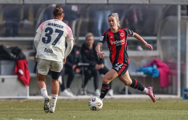GER, Frankfurt, Eintracht Frankfurt vs Bayer 04 Leverkusen, Google Pixel Bundesliga, Football, DFB, Season 2024 2026, Stadion am Bretanobad, 17 Matchday in picture v l Carlotta Wamser Bayer Leverkusen Women 37 , Nadine Riesen Eintracht Frankfurt Women 22 DFB DFL REGULATIONS PROHIBIT ANY USE OF PHOTOGRAPHS AS IMAGE SEQUENCES AND OR QUASI VIDEO, 07 02 2026 Copyright: HMBxMedia HendrikxHamelau
