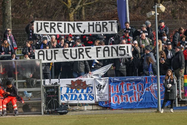 GER, Frankfurt, Eintracht Frankfurt vs Bayer 04 Leverkusen, Google Pixel Bundesliga, Football, DFB, Season 2024 2026, Stadion am Bretanobad, 17 Matchday in Picture Fan Embassy Eintracht Frankfurt, Protest DFB DFL REGULATIONS PROHIBIT ANY USE OF PHOTOGRAPHS AS IMAGE SEQUENCES AND OR QUASI VIDEO, 07 02 2026 Copyright: HMBxMedia HendrikxHamelau
