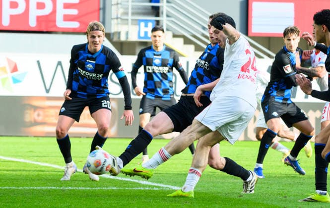 07 02 2026 Soccer Season 2025 2026 2 Soccer Bundesliga 21 Matchday SC Paderborn 07 SCP 1 FC Nuremberg FCN Club Sportfoto Zink xwoxzix DFL regulations prohibit any use of photographs as image sequences and or quasi video only for editorial use Luka Lochoshvili 24, 1 FC Nuremberg FCN scores goal Goal shot for 2 1 against Tjark Scheller 25, SC Paderborn 07