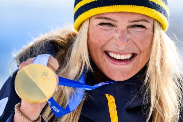 260207 Frida Karlsson of Sweden celebrates with her gold medal after the women s 20 km cross-country skiing skiathlon during day 1 of the 2026 Winter Olympics on February 7, 2026 in Val di Fiemme. Photo: Maxim Thore BILDBYRAN kod MT MT0961 skidor cross-country skiing langrenn Olympic Games, Olympische Spiele, Olympia, OS olympics winter olympics os ol olympiska spel vinter-os olympiske leker milano cortina 2026 milan cortina 2026 milano cortina 2026 olympic games milano cortina 2026 winter olympic games milano cortina-os milano cortina-ol vinter-ol 1 bbeng skiathlon dam os-guld guld jubel medalj sverige *** 260207 Frida Karlsson of Sweden celebrates with her gold medal after the women s 20 km cross country skiing skiathlon during day 1 of the 2026 Winter Olympics on February 7, 2026 in Val di Fiemme Photo Maxim Thore BILDBYRAN kod MT MT0961 skidor cross country skiing langrenn olympic games olympics winter olympics os ol olympiska spel vinter os olympiske leker milano cortina 2026 milan cortina 2026 milano cortina 2026 olympic games milano cortina 2026 winter olympic games milano cortina os milano cortina ol vinter ol 1 bbeng skiathlon dam os guld guld jubel medalj sverige  Copyright: MAXIMxTHORE BB260207MT096