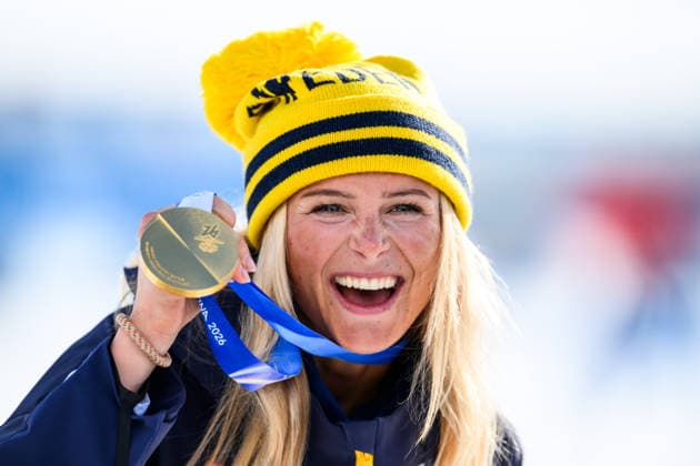260207 Frida Karlsson of Sweden celebrates with her gold medal after the women s 20 km cross-country skiing skiathlon during day 1 of the 2026 Winter Olympics on February 7, 2026 in Val di Fiemme. Photo: Maxim Thore BILDBYRAN kod MT MT0961 skidor cross-country skiing langrenn Olympic Games, Olympische Spiele, Olympia, OS olympics winter olympics os ol olympiska spel vinter-os olympiske leker milano cortina 2026 milan cortina 2026 milano cortina 2026 olympic games milano cortina 2026 winter olympic games milano cortina-os milano cortina-ol vinter-ol 1 bbeng skiathlon dam os-guld guld jubel medalj sverige *** 260207 Frida Karlsson of Sweden celebrates with her gold medal after the women s 20 km cross country skiing skiathlon during day 1 of the 2026 Winter Olympics on February 7, 2026 in Val di Fiemme Photo Maxim Thore BILDBYRAN kod MT MT0961 skidor cross country skiing langrenn olympic games olympics winter olympics os ol olympiska spel vinter os olympiske leker milano cortina 2026 milan cortina 2026 milano cortina 2026 olympic games milano cortina 2026 winter olympic games milano cortina os milano cortina ol vinter ol 1 bbeng skiathlon dam os guld guld jubel medalj sverige  Copyright: MAXIMxTHORE BB260207MT097