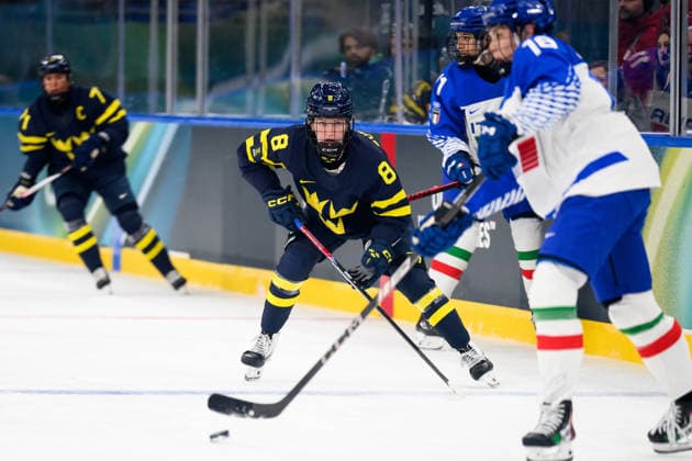 260207 Hilda Svensson of Sweden in the women s Ice hockey, Eishockey game between Sweden and Italy during day 1 of the 2026 Winter Olympics on February 7, 2026 in Milan. Photo: Emma Wallskog BILDBYRAN kod EW EW0620 ishockey ice hockey Olympic Games, Olympische Spiele, Olympia, OS olympics winter olympics os ol olympiska spel vinter-os olympiske leker milano cortina 2026 milan cortina 2026 milano cortina 2026 olympic games milano cortina 2026 winter olympic games milano cortina-os milano cortina-ol vinter-ol 1 bbeng sweden sverige italien italy tre kronor dam damkronorna *** 260207 Hilda Svensson of Sweden in the women s ice hockey game between Sweden and Italy during day 1 of the 2026 Winter Olympics on February 7, 2026 in Milan Photo Emma Wallskog BILDBYRAN kod EW EW0620 ishockey ice hockey olympic games olympics winter olympics os ol olympiska spel vinter os olympiske leker milano cortina 2026 milan cortina 2026 milano cortina 2026 olympic games milano cortina 2026 winter olympic games milano cortina os milano cortina ol vinter ol 1 bbeng sweden sverige ital italy tre kronor damkronorna  Copyright: EMMAxWALLSKOG BB260207EW015