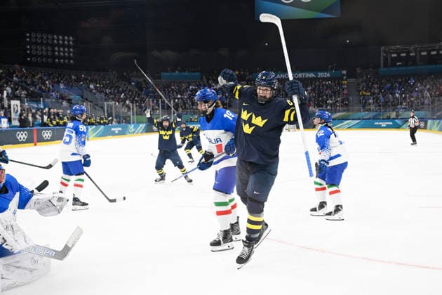 MILANO, ITALIEN 20260207 Sveriges Jessica Adolfsson jublar efter ha gjort 1-0 under ishockeymatchen i grupp B mellan Sverige och Italien i Santagiulia Arena under OS i Milano. *** Bilden ingar i SPORTPAKET. För övriga BETALBILD ** MILANO ITALIEN x10070x *** MILANO, ITALY 20260207 Swedens Jessica Adolfsson celebrates after scoring 1-0 during the Group B ice hockey match between Sweden and Italy at the Santagiulia Arena during the Milan Olympics Picture in SPORT PACKAGE For others PAY PICTURE MILANO ITALY x10070x  Copyright: xJessicaxGow TTx OS 2026 ISHOCKEY SVERIGE-ITALIEN