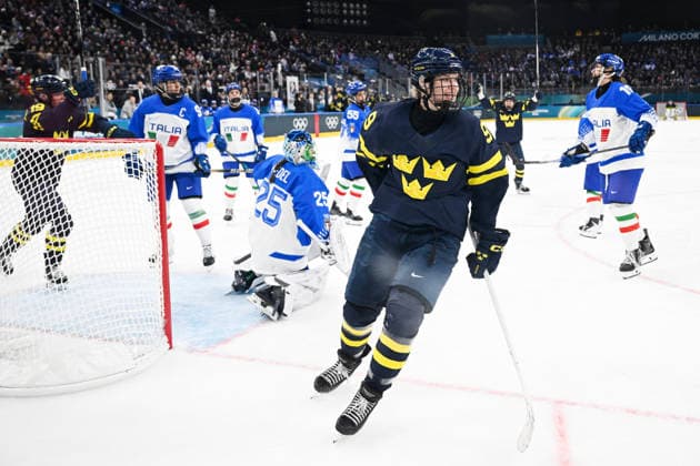 MILANO, ITALIEN 20260207 Sveriges Jessica Adolfsson jublar efter ha gjort 1-0 under ishockeymatchen i grupp B mellan Sverige och Italien i Santagiulia Arena under OS i Milano. *** Bilden ingar i SPORTPAKET. För övriga BETALBILD ** MILANO ITALIEN x10070x *** MILANO, ITALY 20260207 Swedens Jessica Adolfsson celebrates after scoring 1-0 during the Group B ice hockey match between Sweden and Italy at the Santagiulia Arena during the Milan Olympics Picture in SPORT PACKAGE For others PAY PICTURE MILANO ITALY x10070x  Copyright: xJessicaxGow TTx OS 2026 ISHOCKEY SVERIGE-ITALIEN