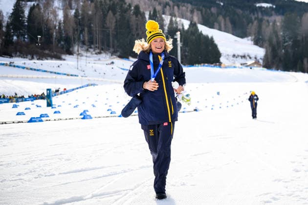 260207 Frida Karlsson of Sweden celebrates with her gold medal after the women s 20 km cross-country skiing skiathlon during day 1 of the 2026 Winter Olympics on February 7, 2026 in Val di Fiemme. Photo: Maxim Thore BILDBYRAN kod MT MT0961 skidor cross-country skiing langrenn Olympic Games, Olympische Spiele, Olympia, OS olympics winter olympics os ol olympiska spel vinter-os olympiske leker milano cortina 2026 milan cortina 2026 milano cortina 2026 olympic games milano cortina 2026 winter olympic games milano cortina-os milano cortina-ol vinter-ol 1 bbeng skiathlon dam os-guld guld jubel medalj sverige *** 260207 Frida Karlsson of Sweden celebrates with her gold medal after the women s 20 km cross country skiing skiathlon during day 1 of the 2026 Winter Olympics on February 7, 2026 in Val di Fiemme Photo Maxim Thore BILDBYRAN kod MT MT0961 skidor cross country skiing langrenn olympic games olympics winter olympics os ol olympiska spel vinter os olympiske leker milano cortina 2026 milan cortina 2026 milano cortina 2026 olympic games milano cortina 2026 winter olympic games milano cortina os milano cortina ol vinter ol 1 bbeng skiathlon dam os guld guld jubel medalj sverige  Copyright: MAXIMxTHORE BB260207MT113