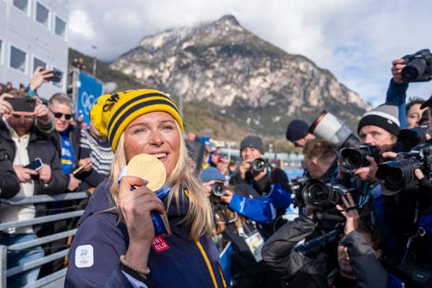Cross-Country Skiing - Milano Cortina 2026 Winter Olympics: Day 1 Frida Karlsson (SWE) wins the gold medal in the women s 10 km + 10 km Skiathlon cross-country skiing event at the Milano Cortina 2026 Winter Olympics at the Tesero Cross-Country Skiing Stadium on 7 February 2026 in Val di Fiemme, Italy. Tesero Italy  Copyright: xAndrzejxIwanczukx originalFilename:iwanczuk-crosscou260207_npOYx.jpg