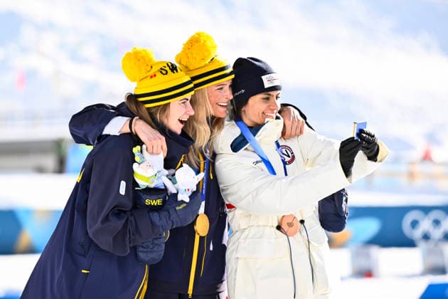 VAL DI FIEMME, ITALY 20260207 Sweden s Frida Karlsson (right) takes gold and Ebba Andersson takes silver in the women s skiathlon 10+10 km during the Winter Olympics in Val di Femme, Italy. VAL DI FIEMME ITALY x10430x *** VAL DI FIEMME, ITALY 20260207 Sweden s Frida Karlsson right takes gold and Ebba Andersson takes silver in the women s skiathlon 10 10 km during the Winter Olympics in Val di Femme, Italy VAL DI FIEMME ITALY x10430x  Copyright: xChristinexOlsson TTx OLYMPICS 2026 SKIING