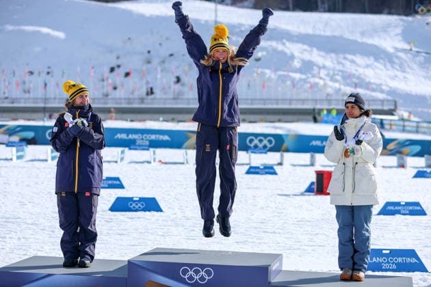 Olympische Winterspiele Milano Cortina 2026 Skilanglauf 10km + 10km Skiathlon Frauen am 07.02.2026 im Tesero Cross-Country Skiing Stadium in Cortina d™Ampezzo Frida Karlsson ( Schweden ), mitte gewinnt die Gold Medallie *** Olympic Winter Games Milano Cortina 2026 Cross Country Skiing 10km 10km Skiathlon Women on 07 02 2026 at Tesero Cross Country Skiing Stadium in Cortina d™Ampezzo Frida Karlsson Sweden , center wins the gold medal xMSx