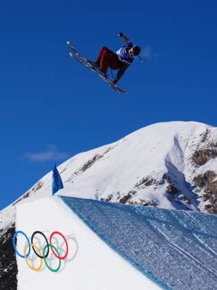 February 7, 2026, Livigno, Italy: Canada s Evan McEachran hits a jump during the qualification for the men s free ski slopestyle during the Milano Cortina 2026 Winter Olympic Games, Olympische Spiele, Olympia, OS in Livigno, Italy, Saturday, Feb. 7, 2026. Canada News - February 7, 2026  - ZUMAc35_ 20260207_zaf_c35_021 Copyright: xSeanxKilpatrickx