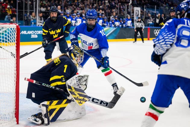 260207 Aurora Abatangelo of Italy against goaltender Ebba Svensson Träff of Sweden in the women s Ice hockey, Eishockey game between Sweden and Italy during day 1 of the 2026 Winter Olympics on February 7, 2026 in Milan. Photo: Emma Wallskog BILDBYRAN kod EW EW0620 ishockey ice hockey Olympic Games, Olympische Spiele, Olympia, OS olympics winter olympics os ol olympiska spel vinter-os olympiske leker milano cortina 2026 milan cortina 2026 milano cortina 2026 olympic games milano cortina 2026 winter olympic games milano cortina-os milano cortina-ol vinter-ol 1 bbeng sweden sverige italien italy tre kronor dam damkronorna *** 260207 Aurora Abatangelo of Italy against goaltender Ebba Svensson Träff of Sweden in the women s ice hockey game between Sweden and Italy during day 1 of the 2026 Winter Olympics on February 7, 2026 in Milan Photo Emma Wallskog BILDBYRAN code EW EW0620 ice hockey ice hockey olympic games olympics winter olympics os ol olympiska spel vinter os olympiske leker milano cortina 2026 milan cortina 2026 milano cortina 2026 olympic games milano cortina 2026 winter olympic games milano cortina os milano cortina ol vinter ol 1 bbeng sweden sverige ital italy tre kronor damkronorna  Copyright: EMMAxWALLSKOG BB260207EW034