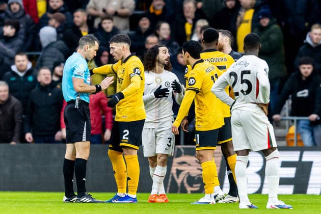 Wolverhampton Wanderers v Chelsea, Premier League PENALTY Wolverhampton Wanderers defender Matt Doherty (2) questions referee during the Premier League match between Wolverhampton Wanderers and Chelsea at Molineux, Wolverhampton, UK on 7 February 2026. Wolverhampton Molineux West Midlands UK Editorial use only DataCo restrictions apply See www.football-dataco.com , Copyright: xManjitxNarotrax PSI-23696-0004