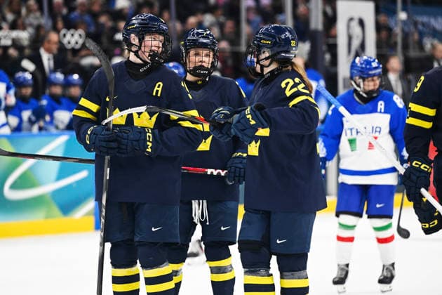 MILANO, ITALIEN 20260207 Sveriges Sara Hjalmarsson, Mira Jungaker och Hanna Thuvik under gruppspelsmatchen i grupp B mellan Sverige och Italien i Santagiulia Arena under OS i Milano. *** Bilden ingar i SPORTPAKET. För övriga BETALBILD ** MILANO ITALIEN x10070x *** MILANO, ITALY 20260207 Swedens Sara Hjalmarsson, Mira Jungaker and Hanna Thuvik during the group B match between Sweden and Italy in Santagiulia Arena during the Milan Olympics Picture in SPORTPAKET For others PAYPICTURE MILANO ITALY x10070x  Copyright: xJessicaxGow TTx OS 2026 ISHOCKEY SVERIGE-ITALIEN