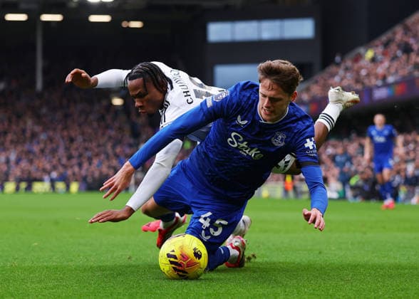 7th February 2026; Craven Cottage, Fulham, London, England; Premier League Football, Fulham versus Everton; Harrison Armstrong of Everton under pressure from Samuel Chukwueze of Fulham  JohnxPatrickxFletcher