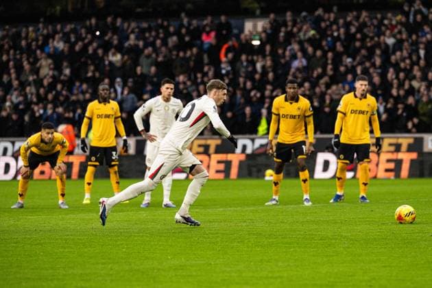 7th February 2026; Molineux Stadium, Wolverhampton, West Midlands, England; Premier League Football, Wolverhampton Wanderers versus Chelsea; Cole Palmer of Chelsea scores in the 13th minute from the penalty spot to make the score 0-1  GodfreyxPitt