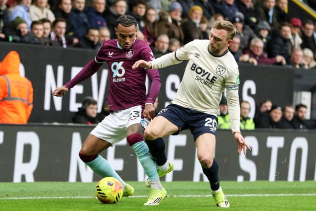 Lucas Pires (23 Burnley) and Jarrod Bowen (20 West Ham) challenge for the ball during the Premier League match between Burnley and West Ham United at Turf Moor in Burnley, England on February 7th 2026. Copyright: xSeanxChandlerx xSPPx Sportspressphoto_SPR89331