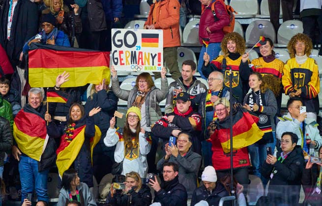 DEB fans celebrate the team after the victory at the preliminary women Ice hockey, Eishockey match Group B Germany-Japan of the Milano Cortina 2026 Winter Olympic Games, Olympische Spiele, Olympia, OS at Milano Rho Ice Hockey Arena on February 7, 2026 in Milan, Italy.