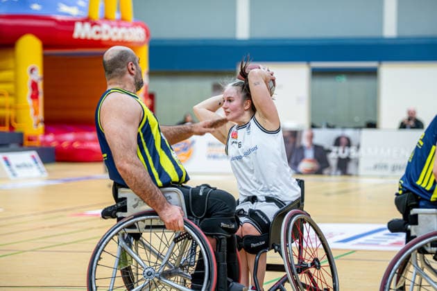 IWBF ChampionsCup Fenerbahce Istanbul RBC Köln 99ers, 07 02 26 Lisa Bergenthal Köln 99ers, 6 , Morteza Abedi Fenerbahce Istanbul, 13 IWBF ChampionsCup Fenerbahce Istanbul RBC Köln 99ers Wetzlar, 07 02 26 Copyright: xBEAUTIFULxSPORTS Roeczeyx
