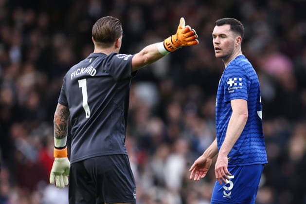 Fulham gegen Everton 07. Februar 2026, London Premier League Fußball Fulham gegen Everton Everton-Torwart Jordan Pickford und Michael Keane von Everton streiten sich nach einem Gegentreffer Foto Jacques Feeney Abseits London UK  Copyright: xJacquesxFeeneyx xOffsidexOffside