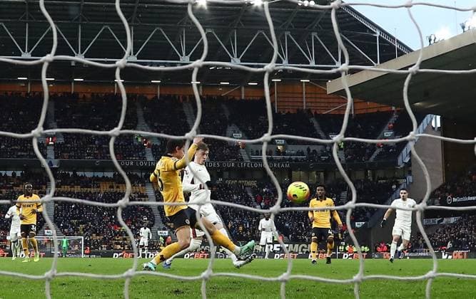 Cole Palmer of Chelsea scores their sides third goal Wolverhampton Wanderers v Chelsea, Premier League, Football, Molineux, Wolverhampton, UK - 07 Feb 2026Wolverhampton Molineux United Kingdom EDITORIAL USE ONLY No use with unauthorised audio, video, data, fixture lists, club league logos or live services. Online in-match use limited to 120 images, no video emulation. No use in betting, games or single club league player publications. Copyright: xMichaelxZemanek Shutterstockx 16524375aj