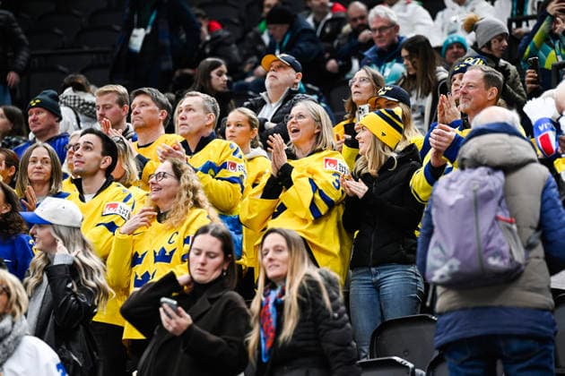 MILAN, ITALY 20260207 Swedish fans celebrate after the victory during the group stage match in Group B between Sweden and Italy at the Santagiulia Arena during the Olympic Games, Olympische Spiele, Olympia, OS in Milan. *** The image is included in the SPORTS PACKAGE. For others PAID IMAGE ** MILANO ITALY x10070x *** MILAN, ITALY 20260207 Swedish fans celebrate after the victory during the group stage match in Group B between Sweden and Italy at the Santagiulia Arena during the Olympic Games in Milan The image is included in the SPORTS PACKAGE For others PAID IMAGE MILANO ITALY x10070x  Copyright: xJessicaxGow TTx 2026 OLYMPICS ICE HOCKEY SWEDEN-ITALY