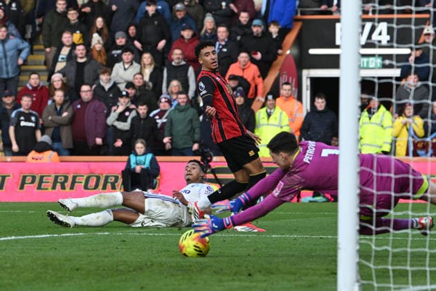 Bournemouth v Aston Villa, Premier League Ollie Watkins (11) of Aston Villa shoots at goal with Djordje Petrovic (1) of AFC Bournemouth making a save during the Premier League match between Bournemouth and Aston Villa at the Vitality Stadium, Bournemouth, UK on 7 February 2026. Bournemouth Vitality Stadium Dorset UK Editorial use only DataCo restrictions apply See www.football-dataco.com , Copyright: xGrahamxHuntx PSI-23705-0086