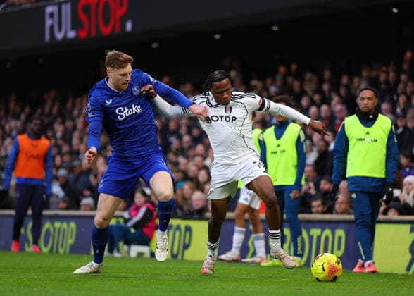 7th February 2026; Craven Cottage, Fulham, London, England; Premier League Football, Fulham versus Everton; Samuel Chukwueze of Fulham under pressure from Jake O Brien of Everton  JohnxPatrickxFletcher