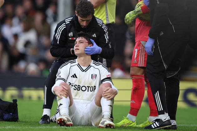 Fulham v Everton, Premier League INJURY Fulham Defender Jorge Cuenca (15) during the Premier League match between Fulham and Everton at Craven Cottage, London, UK on 7 February 2026. London Craven Cottage Greater London UK Editorial use only DataCo restrictions apply See www.football-dataco.com , Copyright: xChrisxFoxwellx PSI-23698-0060