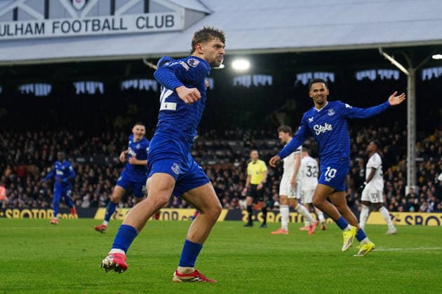Fulham v Everton, Premier League Kiernan Dewsbury-Hall of Everton celebrating his goal to make it 1-1 during the Fulham v Everton Premier League match at Craven Cottage, London, England on 7 February 2026 Credit: Dylan Hepworth Every Second Media Editorial use only. All images are copyright Every Second Media Limited. No images may be reproduced without prior permission. All rights reserved. Premier League and Football League images are subject to licensing agreements with Football DataCo Limited. see https: www.football-dataco.com Copyright: xIMAGO EveryxSecondxMediax ESM-1789-0054 DylanxHepworthx xEveryxSecondxMediax