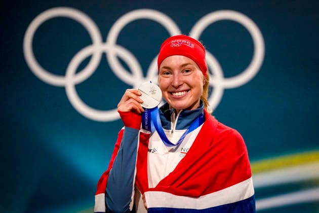 Winter Olympics in Milan Cortina 2026 Milan, Italy 20260207. Ragne Wiklund with the silver medal after 3000 meters skating in the Milan Speed skating, Eisschnelllauf arena during the Winter Olympics in Milan Cortina 2026. Photo: Heiko Junge NTB Milano Italy EDITORIAL USE ONLY. RESTRICTED USE FOR BETTING COMPANIES Ref:_SPOS4RssWFkbsQ.jpg *** Winter Olympics in Milan Cortina 2026 Milan, Italy 20260207 Ragne Wiklund with the silver medal after 3000 meters skating in the Milan Speed Skating arena during the Winter Olympics in Milan Cortina 2026 Photo Heiko Junge NTB Milano Italy EDITORIAL USE ONLY RESTRICTED USE FOR BETTING COMPANIES  Copyright: xHeikoxJungex xNTBx