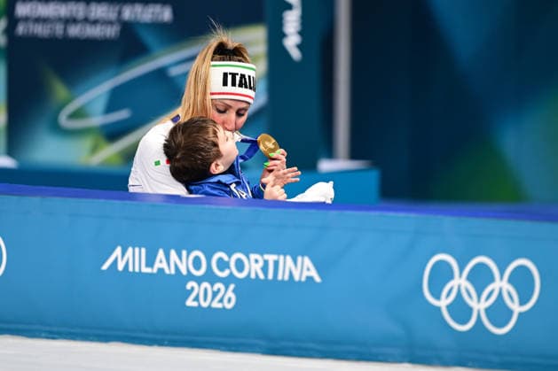 Lollobrigida Francesca (Italy) with her son, Olympic Champion with Olympic Record, WomenÂ s Speed skating, Eisschnelllauf 3000m, Milano Cortina 2026 Olympic Games, Olympische Spiele, Olympia, OS 07-02-2026 *** Lollobrigida Francesca Italy with her son, Olympic Champion with Olympic Record, Womens Speed Skating 3000m, Milano Cortina 2026 Olympic Games 07 02 2026 Copyright: HMBxMedia MarcxNiemeyer