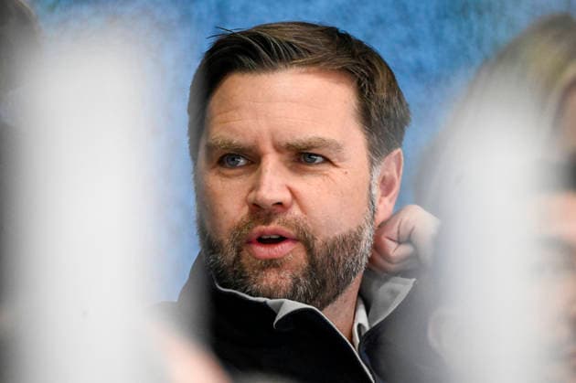 Milano Cortina 2026, ice hockey, women, USA - Finland, J.D. Vance on site
