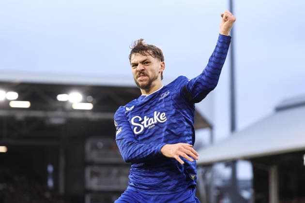 Fulham gegen Everton 07 Februar 2026, London Premier League Fußball Fulham gegen Everton Kiernan Dewsbury Hall von Everton feiert sein erstes Tor Foto Jacques Feeney Abseits London UK  Copyright: xJacquesxFeeneyx xOffsidexOffside