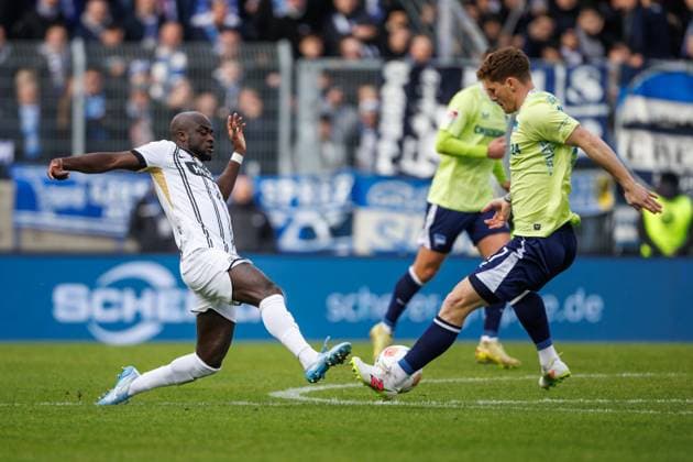 Amara Conde SV 07 Elversberg in duel with Sebastian Gronning Hertha BSC Berlin , SV Elversberg vs Hertha BSC Berlin, Football, 2 Bundesliga, Matchday 21, Season 2025 2026, 07 02 2026 DFB regulations prohibit any use of photographs as image sequences and or quasi video SV Elversberg vs Hertha BSC Berlin, Football, 2 Bundesliga, Matchday 21, Season 2025 2026, 07 02 2026 Copyright: xEibner-Pressefoto AlexanderxNeisx EP_ANS
